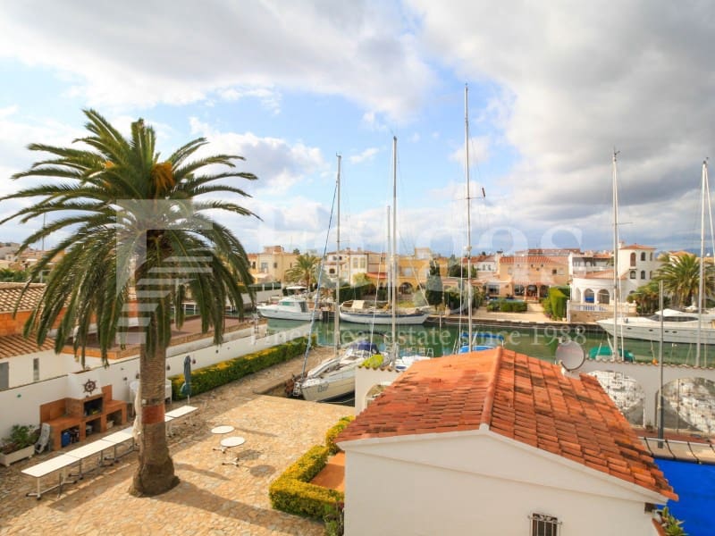 Virksomhed til salg i Empuriabrava med garage - € 2.100.000 (Ref: 9192944)
