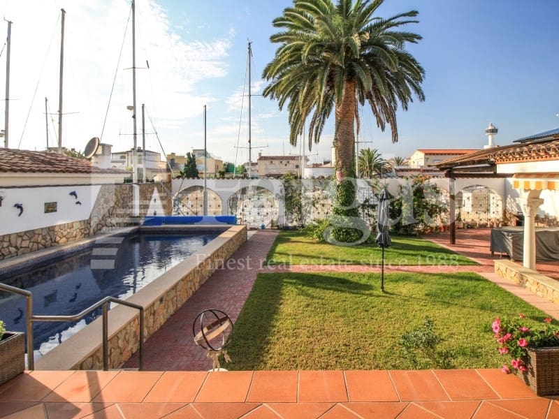 5 sypialnia Willa na sprzedaż w Empuriabrava - 2 250 000 € (Ref: 9192945)