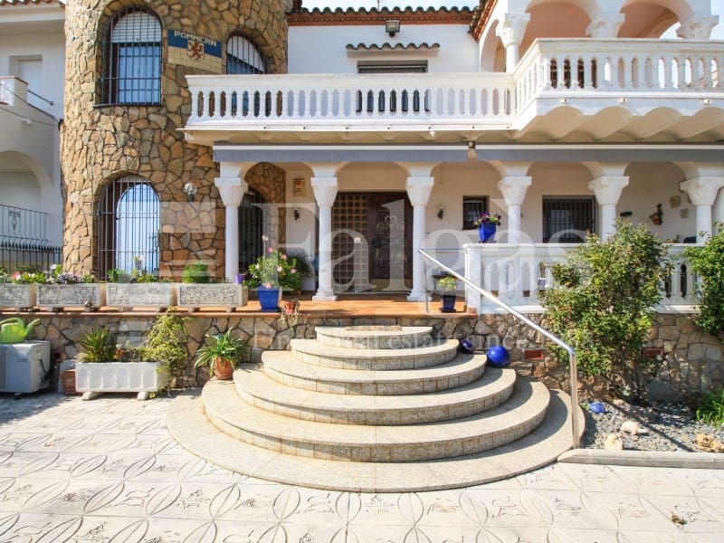 5 sypialnia Willa na sprzedaż w Empuriabrava - 2 250 000 € (Ref: 9192945)