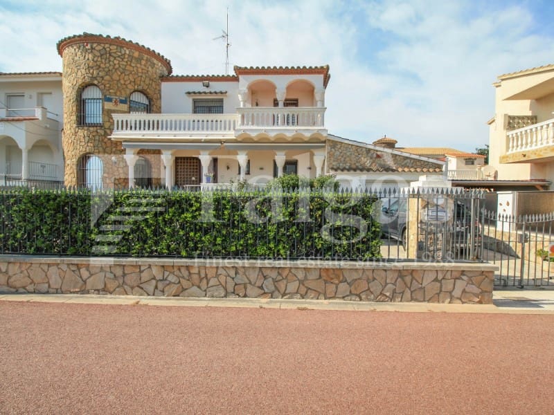 5 sypialnia Willa na sprzedaż w Empuriabrava - 2 250 000 € (Ref: 9192945)