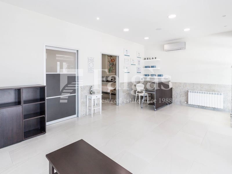 Commercieel te koop in Empuriabrava - € 139.000 (Ref: 9204816)