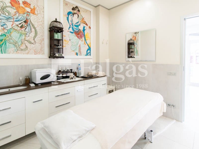 Commercieel te koop in Empuriabrava - € 139.000 (Ref: 9204816)