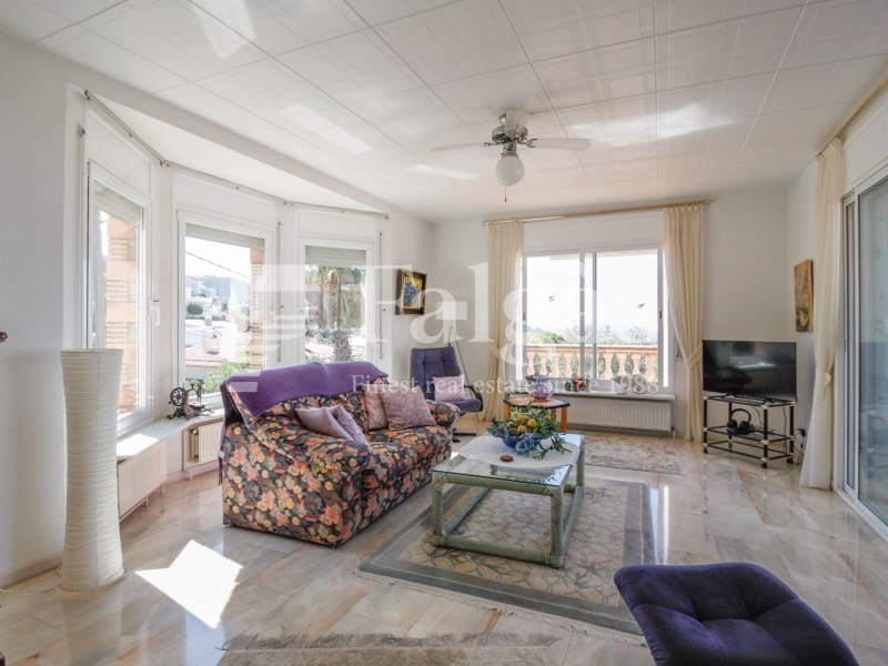 2 bedroom Villa for sale in Roses with pool garage - € 695,000 (Ref: 9220358)