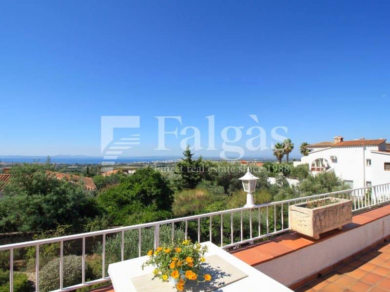 2 bedroom Villa for sale in Roses with pool garage - € 695,000 (Ref: 9220358)