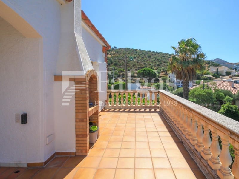 2 bedroom Villa for sale in Roses with pool garage - € 695,000 (Ref: 9220358)