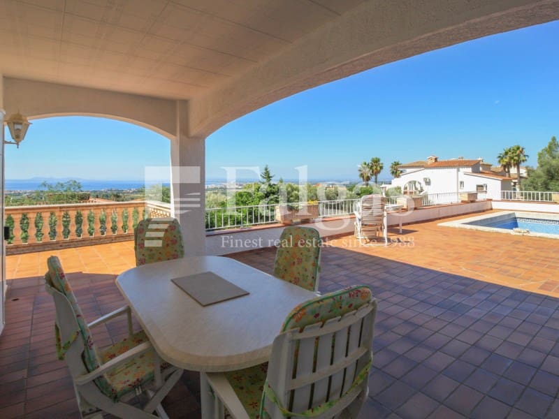 2 bedroom Villa for sale in Roses with pool garage - € 695,000 (Ref: 9220358)
