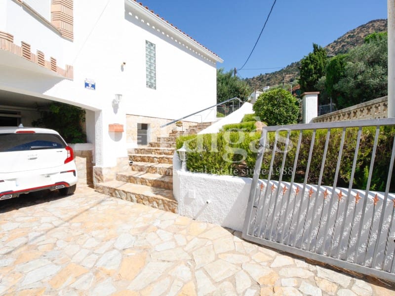 2 bedroom Villa for sale in Roses with pool garage - € 695,000 (Ref: 9220358)