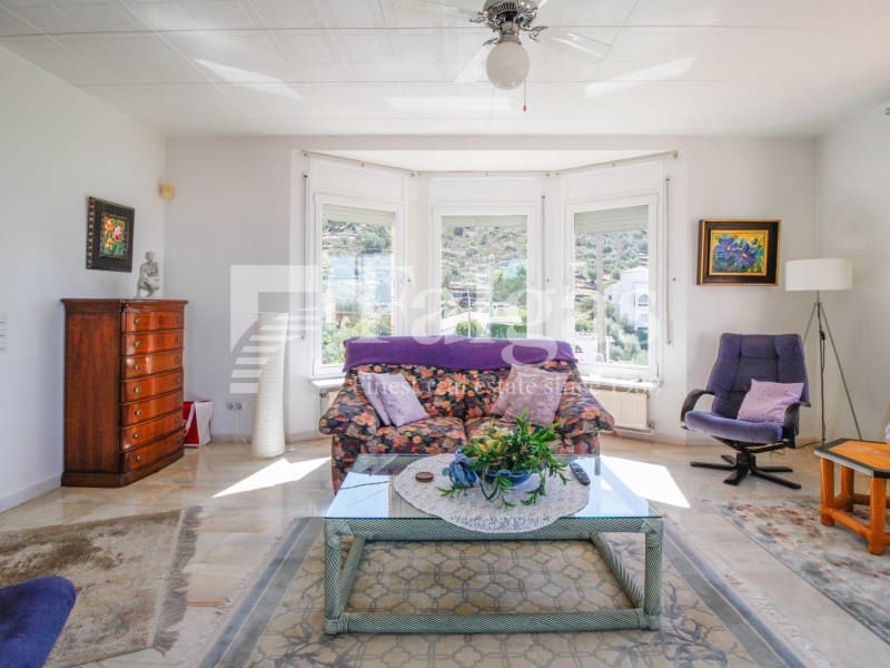 2 bedroom Villa for sale in Roses with pool garage - € 695,000 (Ref: 9220358)