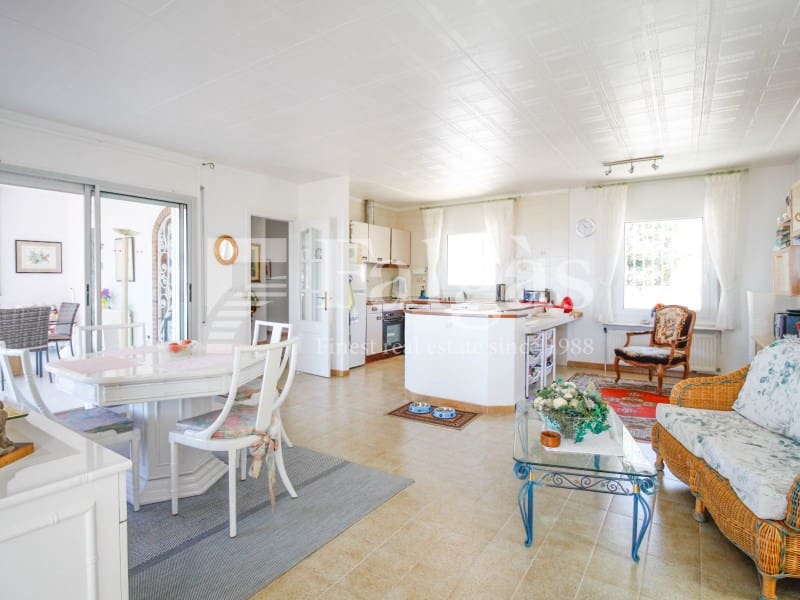 2 bedroom Villa for sale in Roses with pool garage - € 695,000 (Ref: 9220358)