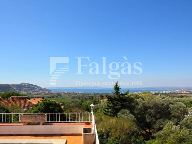 2 bedroom Villa for sale in Roses with pool garage - € 695,000 (Ref: 9220358)