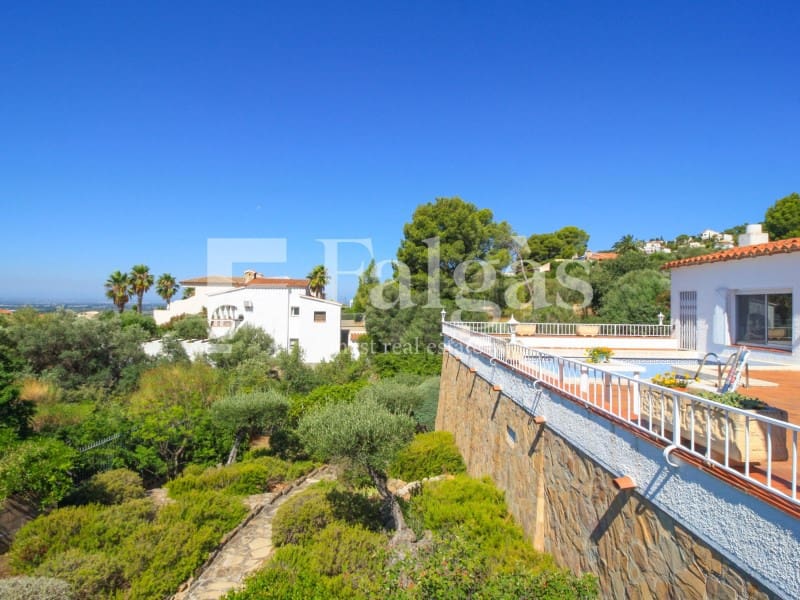 2 bedroom Villa for sale in Roses with pool garage - € 695,000 (Ref: 9220358)