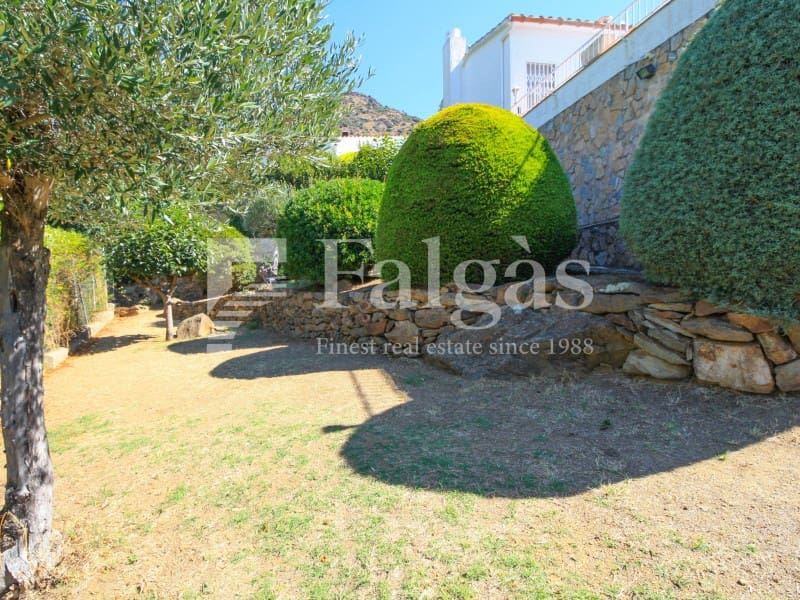 2 bedroom Villa for sale in Roses with pool garage - € 695,000 (Ref: 9220358)