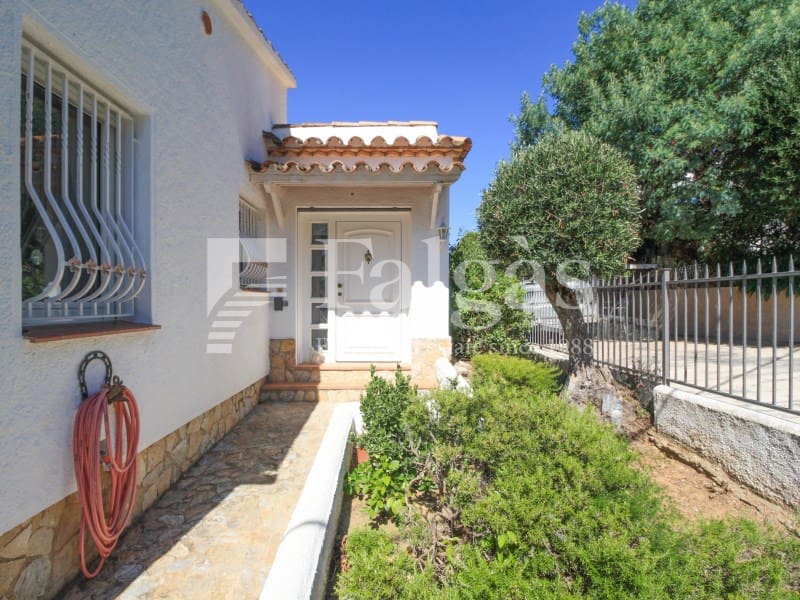 2 bedroom Villa for sale in Roses with pool garage - € 695,000 (Ref: 9220358)
