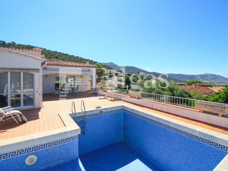2 bedroom Villa for sale in Roses with pool garage - € 695,000 (Ref: 9220358)