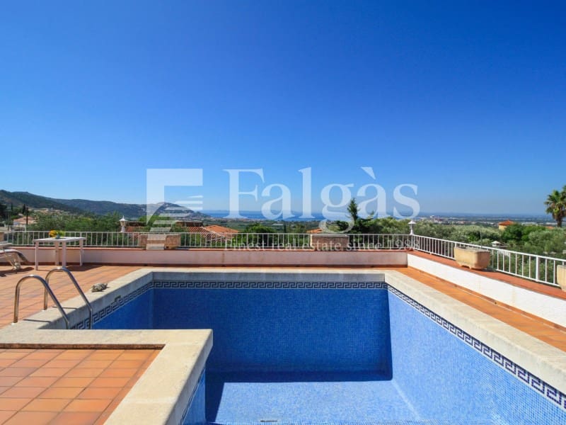 2 bedroom Villa for sale in Roses with pool garage - € 695,000 (Ref: 9220358)