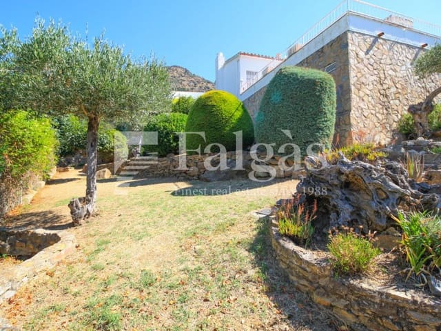 2 bedroom Villa for sale in Roses with pool garage - € 695,000 (Ref: 9220358)