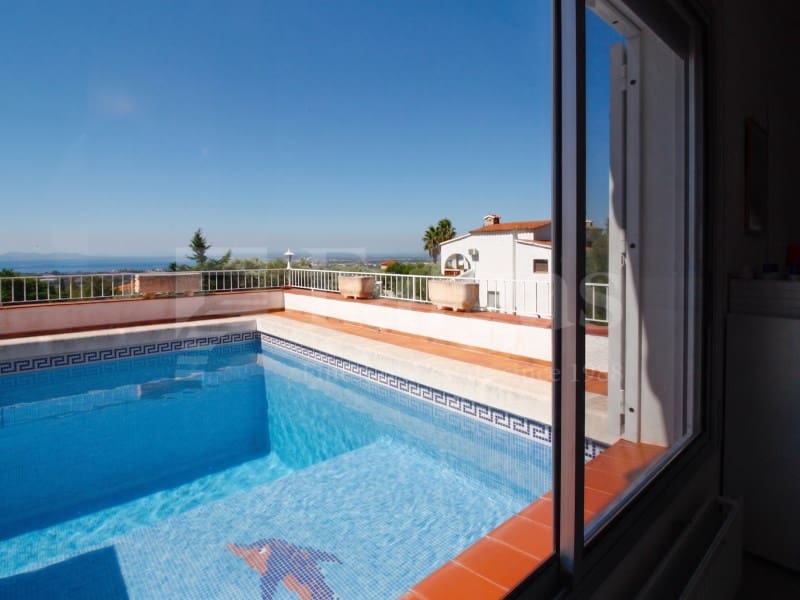 2 soverom Villa til salgs i Roses med svømmebasseng garasje - € 595 000 (Ref: 9220358)