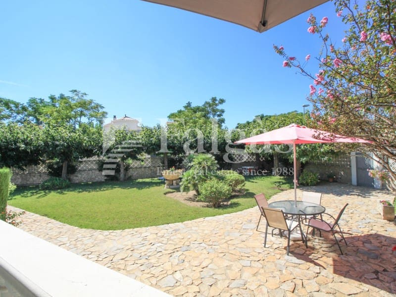 4 sypialnia Willa na sprzedaż w Empuriabrava z garażem - 875 000 € (Ref: 9228841)