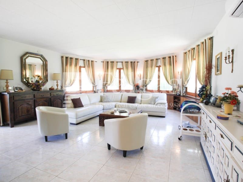 4 sypialnia Willa na sprzedaż w Empuriabrava z garażem - 875 000 € (Ref: 9228841)