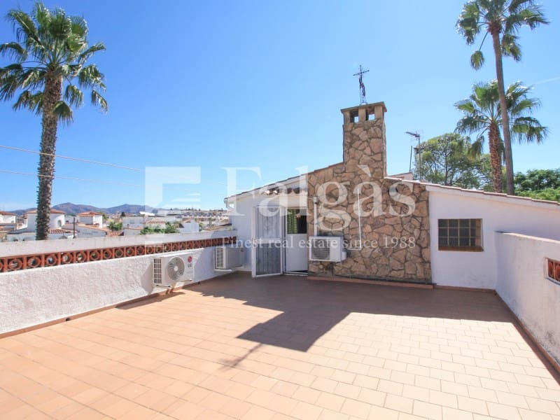 4 sypialnia Willa na sprzedaż w Empuriabrava z garażem - 875 000 € (Ref: 9228841)