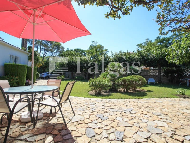 4 sypialnia Willa na sprzedaż w Empuriabrava z garażem - 875 000 € (Ref: 9228841)