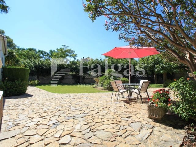 4 Zimmer Villa zu verkaufen in Empuriabrava, Castelló d'Empúries mit Garage - 875.000 € (Ref: 9228841)