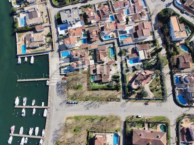 4 bedroom Villa for sale in Empuriabrava with garage - € 875,000 (Ref: 9228841)