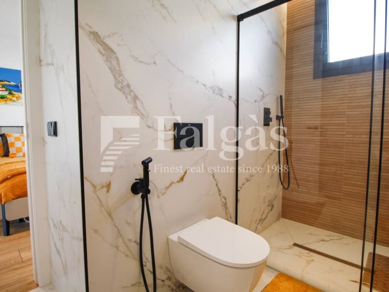 4 soveværelse Villa til salg i Empuriabrava med swimmingpool garage - € 1.125.000 (Ref: 9239845)