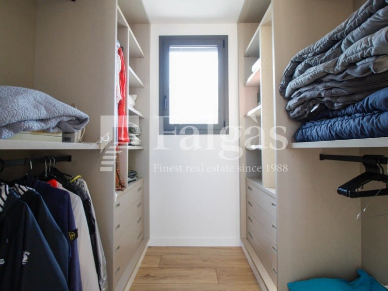 4 soveværelse Villa til salg i Empuriabrava med swimmingpool garage - € 1.125.000 (Ref: 9239845)