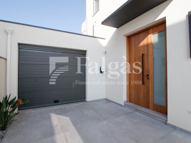 4 bedroom Villa for sale in Empuriabrava, Castelló d'Empúries with pool garage - € 1,125,000 (Ref: 9239845)