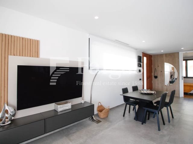 4 bedroom Villa for sale in Empuriabrava, Castelló d'Empúries with pool garage - € 1,125,000 (Ref: 9239845)