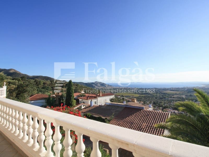 4 chambre Villa/Maison à vendre à Roses avec piscine garage - 795 000 € (Ref: 9341169)