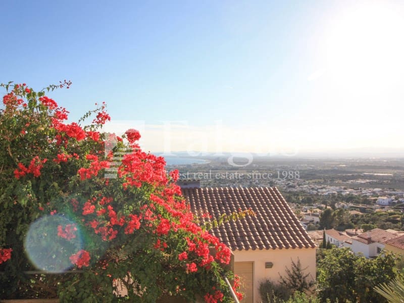 4 chambre Villa/Maison à vendre à Roses avec piscine garage - 795 000 € (Ref: 9341169)