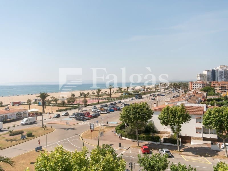 1 bedroom Flat for sale in Empuriabrava - € 239,000 (Ref: 9375298)