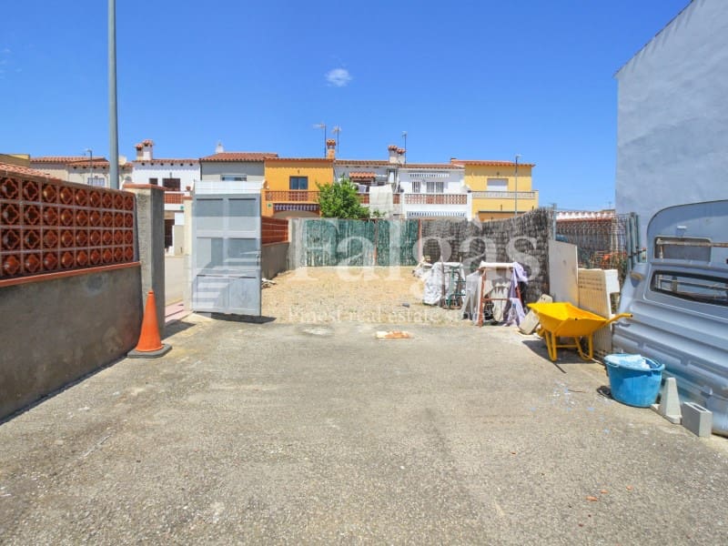 Teren niezagospodarowany na sprzedaż w Empuriabrava - 72 000 € (Ref: 9375302)