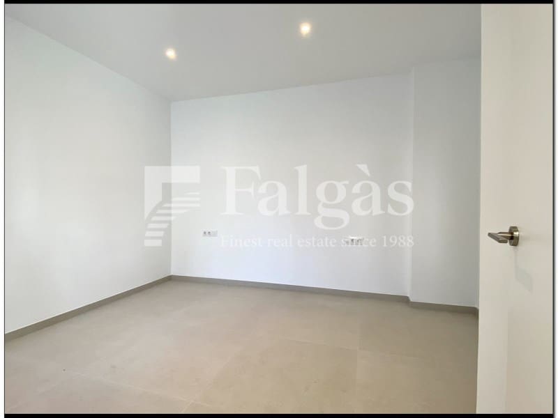 4 bedroom Villa for sale in Empuriabrava with pool - € 649,000 (Ref: 9375304)