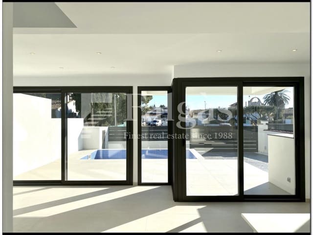 4 chambre Villa/Maison à vendre à Empuriabrava, Castelló d'Empúries avec piscine - 649 000 € (Ref: 9375304)