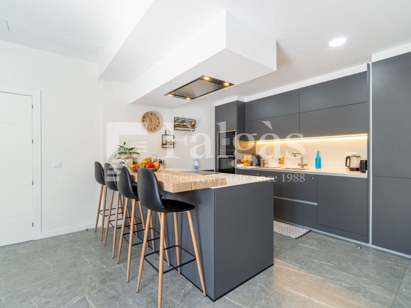 3 soveværelse Villa til salg i Empuriabrava med swimmingpool garage - € 725.000 (Ref: 9375305)