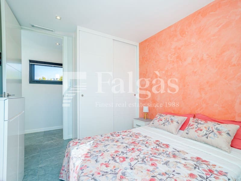 3 soveværelse Villa til salg i Empuriabrava med swimmingpool garage - € 725.000 (Ref: 9375305)