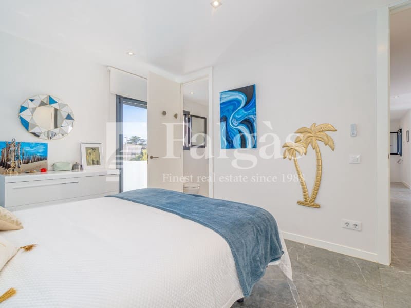 3 soveværelse Villa til salg i Empuriabrava med swimmingpool garage - € 725.000 (Ref: 9375305)