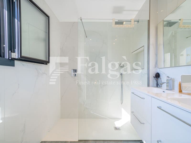 3 soveværelse Villa til salg i Empuriabrava med swimmingpool garage - € 725.000 (Ref: 9375305)