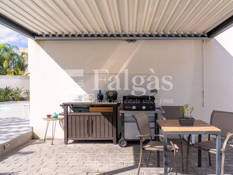 3 soveværelse Villa til salg i Empuriabrava med swimmingpool garage - € 725.000 (Ref: 9375305)