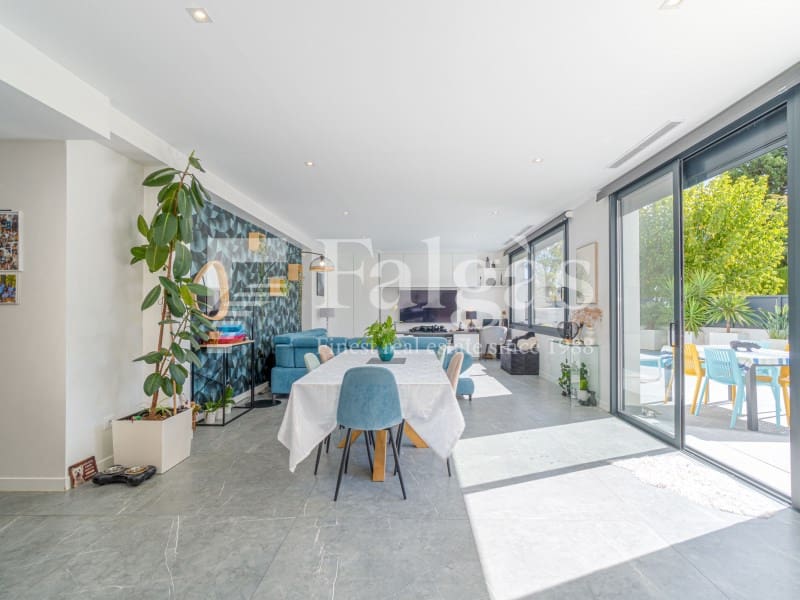 3 soveværelse Villa til salg i Empuriabrava med swimmingpool garage - € 725.000 (Ref: 9375305)