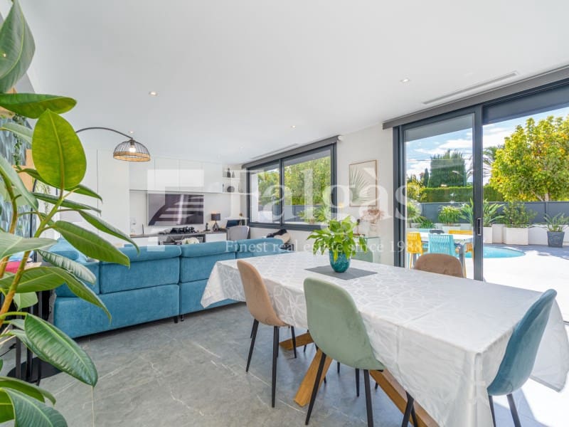 3 soveværelse Villa til salg i Empuriabrava med swimmingpool garage - € 725.000 (Ref: 9375305)