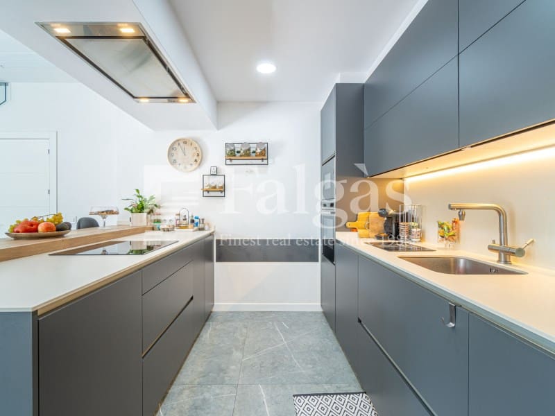 3 soveværelse Villa til salg i Empuriabrava med swimmingpool garage - € 725.000 (Ref: 9375305)