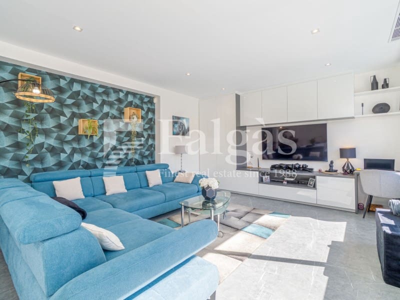 3 soveværelse Villa til salg i Empuriabrava med swimmingpool garage - € 725.000 (Ref: 9375305)