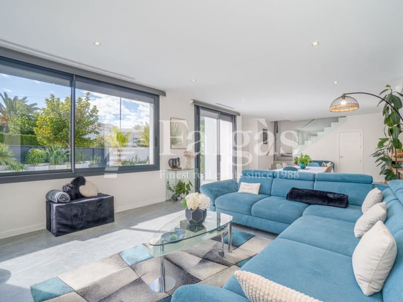 3 soveværelse Villa til salg i Empuriabrava med swimmingpool garage - € 725.000 (Ref: 9375305)