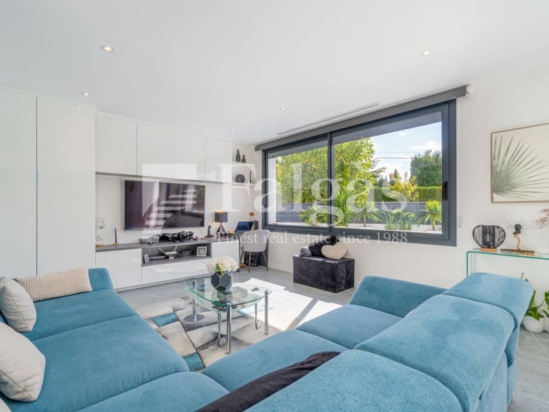 3 soveværelse Villa til salg i Empuriabrava med swimmingpool garage - € 725.000 (Ref: 9375305)