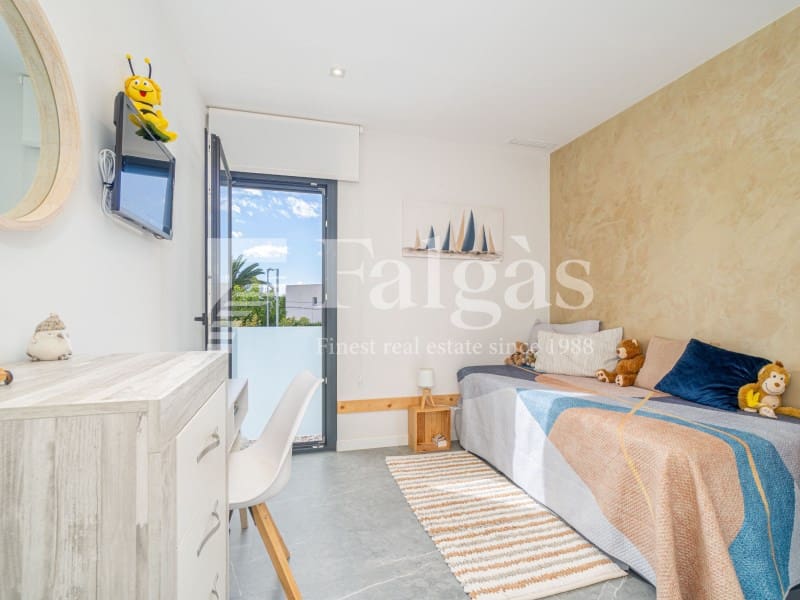 3 soveværelse Villa til salg i Empuriabrava med swimmingpool garage - € 725.000 (Ref: 9375305)