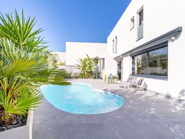 3 chambre Villa/Maison à vendre à Empuriabrava, Castelló d'Empúries avec piscine garage - 725 000 € (Ref: 9375305)